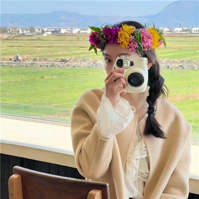 蓝色牛仔裤芬兰小姐